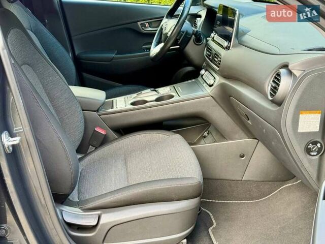 Сірий Хендай Kona, об'ємом двигуна 0 л та пробігом 36 тис. км за 16400 $, фото 26 на Automoto.ua