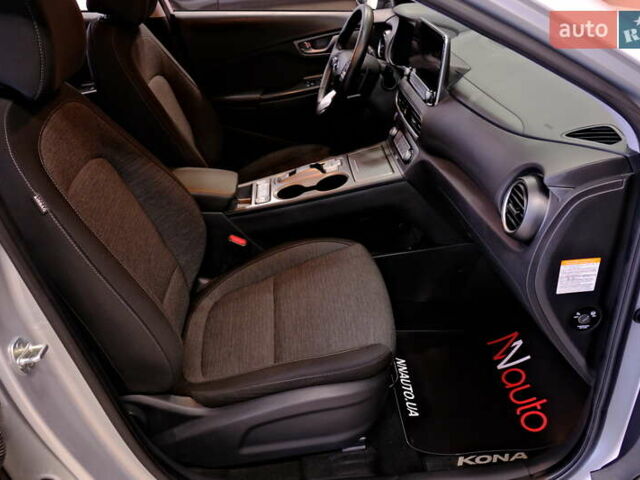 Серый Хендай Kona, объемом двигателя 0 л и пробегом 88 тыс. км за 20300 $, фото 43 на Automoto.ua