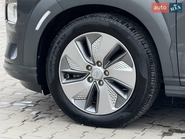 Сірий Хендай Kona, об'ємом двигуна 0 л та пробігом 78 тис. км за 18600 $, фото 15 на Automoto.ua