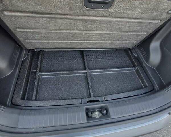 Серый Хендай Kona, объемом двигателя 0 л и пробегом 79 тыс. км за 18900 $, фото 31 на Automoto.ua