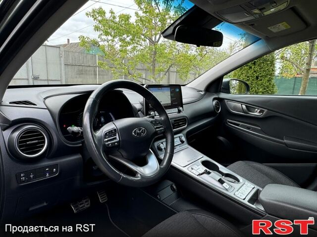 Сірий Хендай Kona, об'ємом двигуна 99 л та пробігом 96 тис. км за 15999 $, фото 4 на Automoto.ua