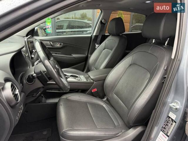 Сірий Хендай Kona, об'ємом двигуна 0 л та пробігом 61 тис. км за 17700 $, фото 28 на Automoto.ua