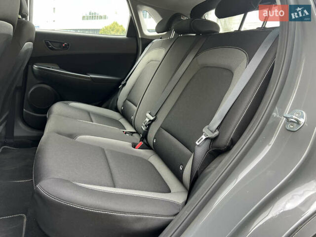 Серый Хендай Kona, объемом двигателя 1.6 л и пробегом 54 тыс. км за 20950 $, фото 42 на Automoto.ua