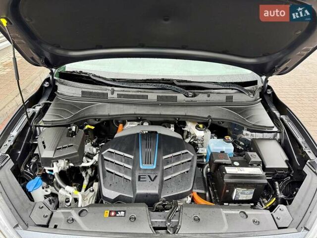 Серый Хендай Kona, объемом двигателя 0 л и пробегом 74 тыс. км за 15250 $, фото 98 на Automoto.ua
