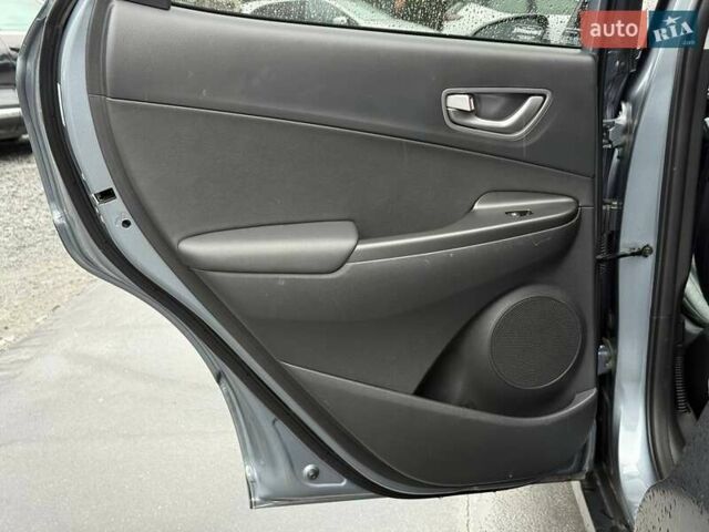 Сірий Хендай Kona, об'ємом двигуна 0 л та пробігом 61 тис. км за 17700 $, фото 45 на Automoto.ua