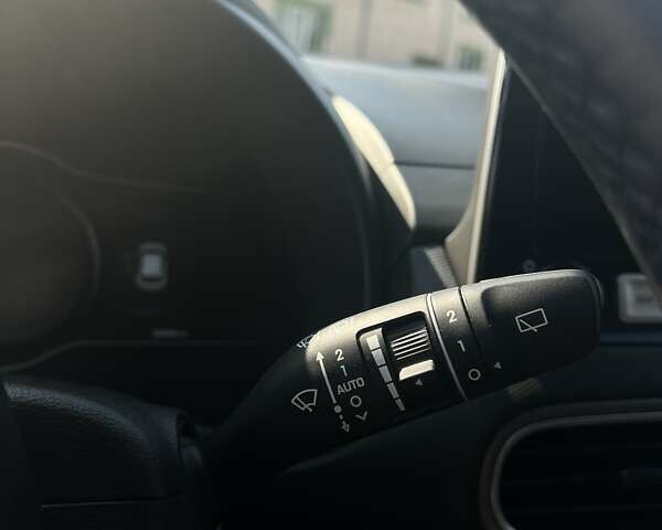 Серый Хендай Kona, объемом двигателя 0 л и пробегом 30 тыс. км за 21100 $, фото 33 на Automoto.ua