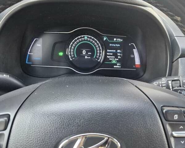 Серый Хендай Kona, объемом двигателя 0 л и пробегом 79 тыс. км за 18900 $, фото 23 на Automoto.ua