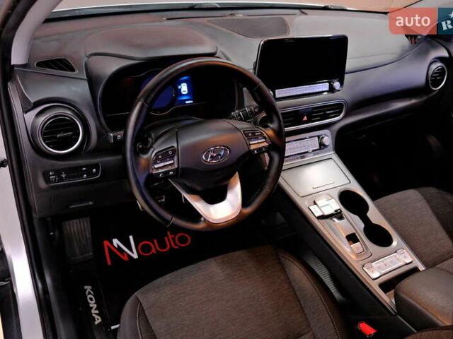 Серый Хендай Kona, объемом двигателя 0 л и пробегом 88 тыс. км за 20300 $, фото 32 на Automoto.ua