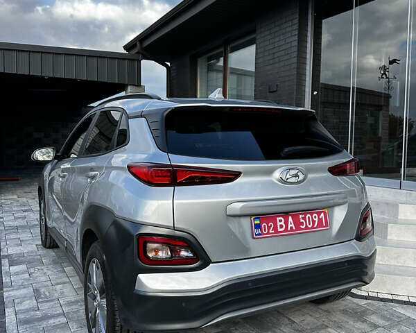 Серый Хендай Kona, объемом двигателя 0 л и пробегом 38 тыс. км за 19500 $, фото 5 на Automoto.ua