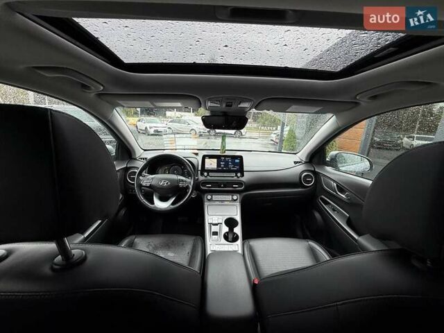 Сірий Хендай Kona, об'ємом двигуна 0 л та пробігом 61 тис. км за 17700 $, фото 54 на Automoto.ua