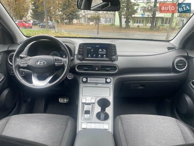 Серый Хендай Kona, объемом двигателя 0 л и пробегом 114 тыс. км за 17100 $, фото 41 на Automoto.ua