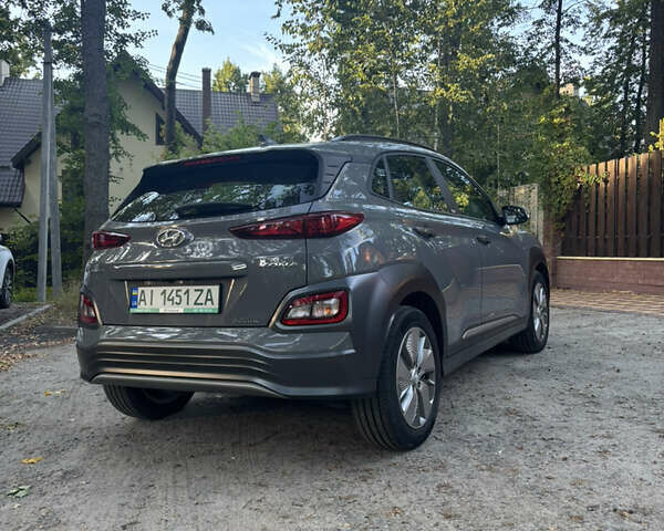 Сірий Хендай Kona, об'ємом двигуна 0 л та пробігом 43 тис. км за 15500 $, фото 5 на Automoto.ua