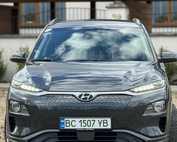 Сірий Хендай Kona, об'ємом двигуна 0 л та пробігом 53 тис. км за 20300 $, фото 4 на Automoto.ua