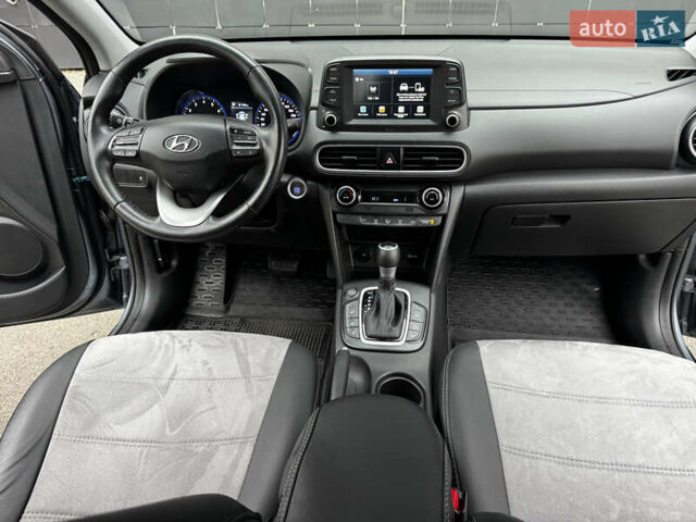 Сірий Хендай Kona, об'ємом двигуна 1.6 л та пробігом 32 тис. км за 18999 $, фото 23 на Automoto.ua