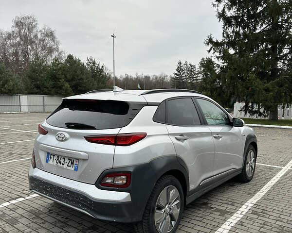 Серый Хендай Kona, объемом двигателя 0 л и пробегом 38 тыс. км за 18999 $, фото 4 на Automoto.ua