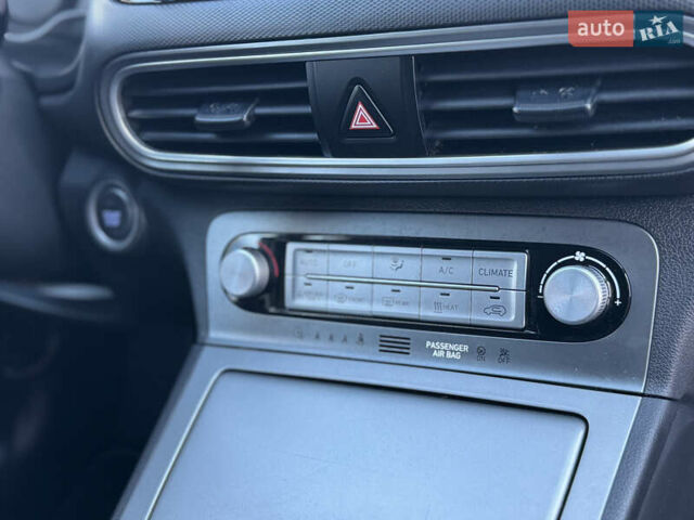 Сірий Хендай Kona, об'ємом двигуна 0 л та пробігом 114 тис. км за 15999 $, фото 41 на Automoto.ua