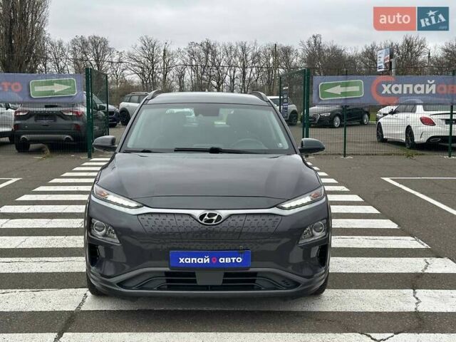 Серый Хендай Kona, объемом двигателя 0 л и пробегом 95 тыс. км за 17200 $, фото 1 на Automoto.ua