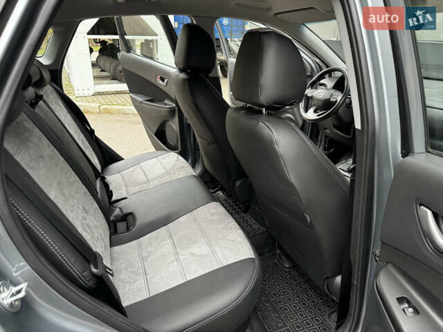 Сірий Хендай Kona, об'ємом двигуна 1.6 л та пробігом 32 тис. км за 18999 $, фото 18 на Automoto.ua