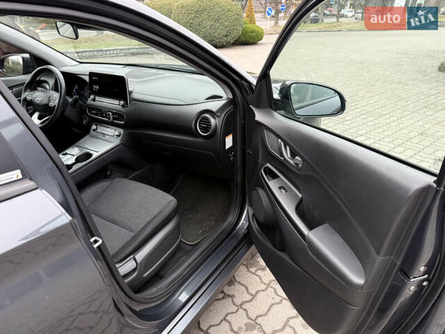 Серый Хендай Kona, объемом двигателя 0 л и пробегом 69 тыс. км за 15600 $, фото 15 на Automoto.ua
