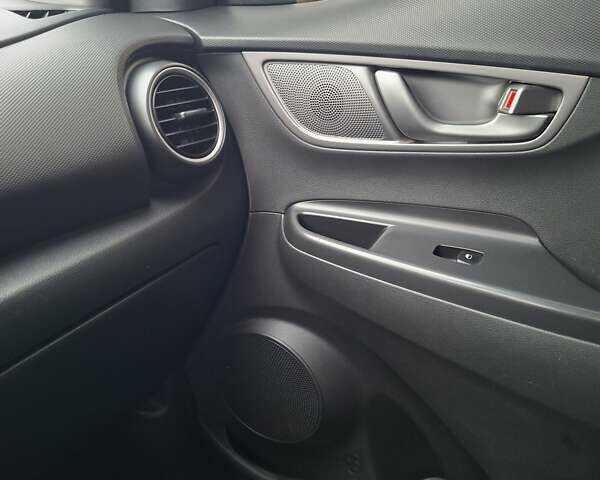 Сірий Хендай Kona, об'ємом двигуна 0 л та пробігом 86 тис. км за 15200 $, фото 30 на Automoto.ua