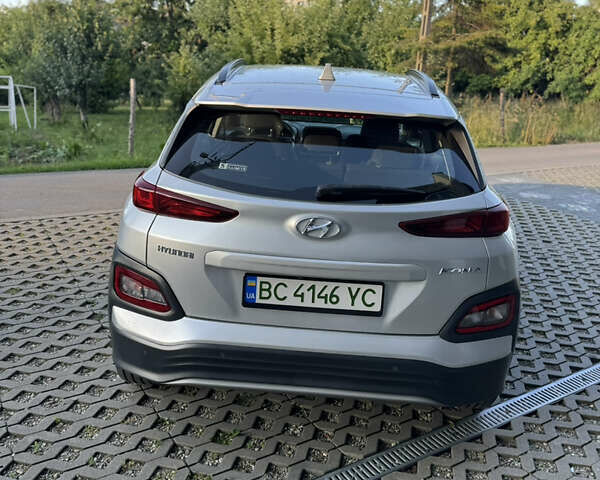 Сірий Хендай Kona, об'ємом двигуна 0 л та пробігом 91 тис. км за 16999 $, фото 3 на Automoto.ua