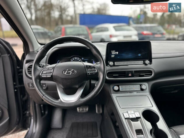 Сірий Хендай Kona, об'ємом двигуна 0 л та пробігом 61 тис. км за 18800 $, фото 28 на Automoto.ua