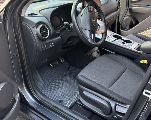 Серый Хендай Kona, объемом двигателя 0 л и пробегом 23 тыс. км за 16900 $, фото 27 на Automoto.ua