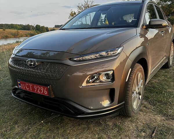 Серый Хендай Kona, объемом двигателя 0 л и пробегом 52 тыс. км за 15000 $, фото 6 на Automoto.ua