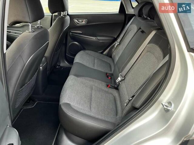 Серый Хендай Kona, объемом двигателя 0 л и пробегом 136 тыс. км за 16700 $, фото 35 на Automoto.ua