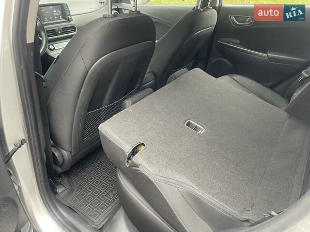 Серый Хендай Kona, объемом двигателя 0 л и пробегом 114 тыс. км за 17100 $, фото 33 на Automoto.ua
