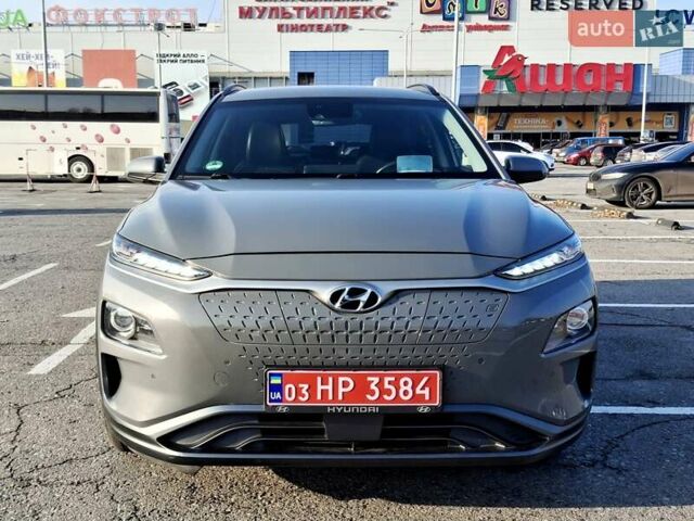 Серый Хендай Kona, объемом двигателя 0 л и пробегом 116 тыс. км за 18600 $, фото 2 на Automoto.ua