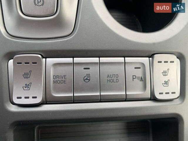 Серый Хендай Kona, объемом двигателя 0 л и пробегом 107 тыс. км за 18900 $, фото 15 на Automoto.ua