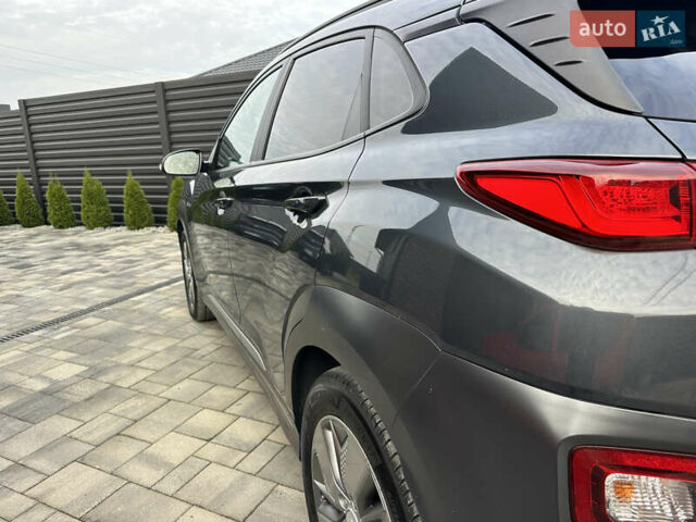 Серый Хендай Kona, объемом двигателя 0 л и пробегом 117 тыс. км за 17500 $, фото 4 на Automoto.ua
