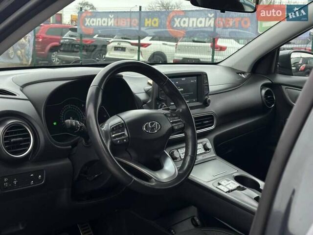 Серый Хендай Kona, объемом двигателя 0 л и пробегом 95 тыс. км за 17200 $, фото 10 на Automoto.ua