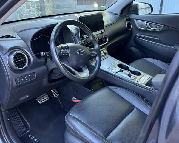 Сірий Хендай Kona, об'ємом двигуна 0 л та пробігом 62 тис. км за 18200 $, фото 28 на Automoto.ua