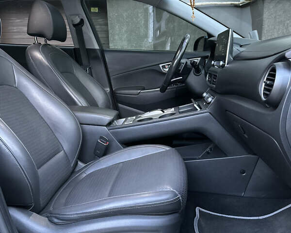 Сірий Хендай Kona, об'ємом двигуна 0 л та пробігом 137 тис. км за 16900 $, фото 80 на Automoto.ua