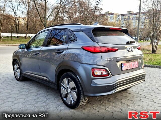 Серый Хендай Kona, объемом двигателя 0 л и пробегом 86 тыс. км за 18200 $, фото 4 на Automoto.ua