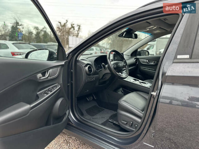 Сірий Хендай Kona, об'ємом двигуна 0 л та пробігом 61 тис. км за 18800 $, фото 18 на Automoto.ua