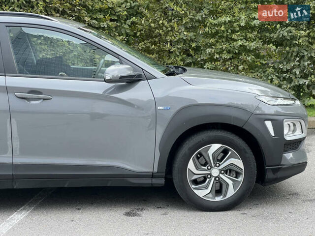 Серый Хендай Kona, объемом двигателя 1.6 л и пробегом 54 тыс. км за 20950 $, фото 24 на Automoto.ua
