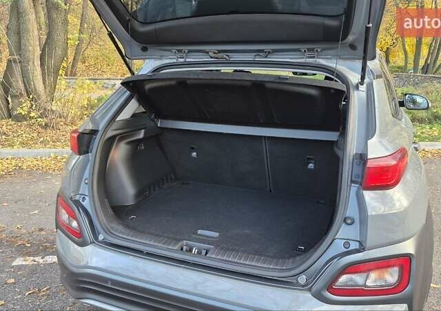 Сірий Хендай Kona, об'ємом двигуна 0 л та пробігом 42 тис. км за 22200 $, фото 7 на Automoto.ua