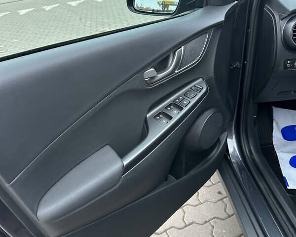 Сірий Хендай Kona, об'ємом двигуна 0 л та пробігом 149 тис. км за 17950 $, фото 42 на Automoto.ua