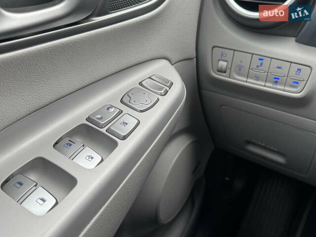 Серый Хендай Kona, объемом двигателя 0 л и пробегом 136 тыс. км за 19300 $, фото 12 на Automoto.ua