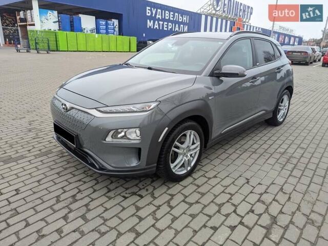 Сірий Хендай Kona, об'ємом двигуна 0 л та пробігом 55 тис. км за 14999 $, фото 3 на Automoto.ua