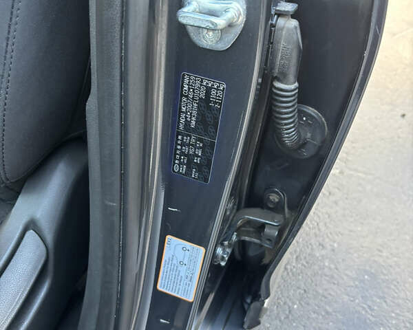 Серый Хендай Kona, объемом двигателя 0 л и пробегом 23 тыс. км за 16900 $, фото 13 на Automoto.ua