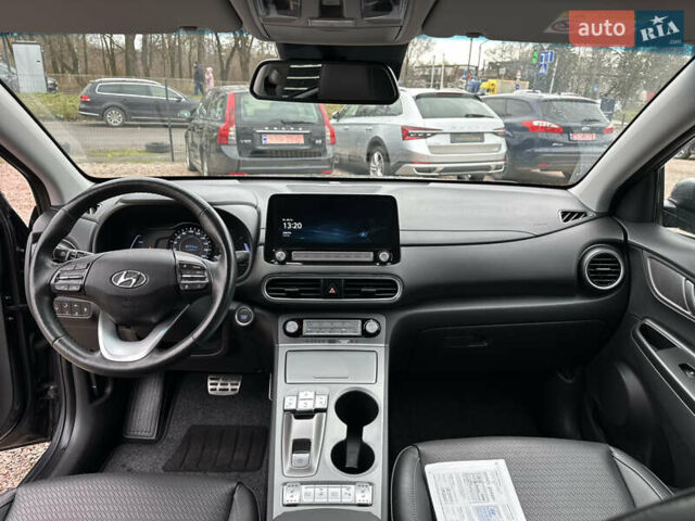 Сірий Хендай Kona, об'ємом двигуна 0 л та пробігом 61 тис. км за 18800 $, фото 32 на Automoto.ua