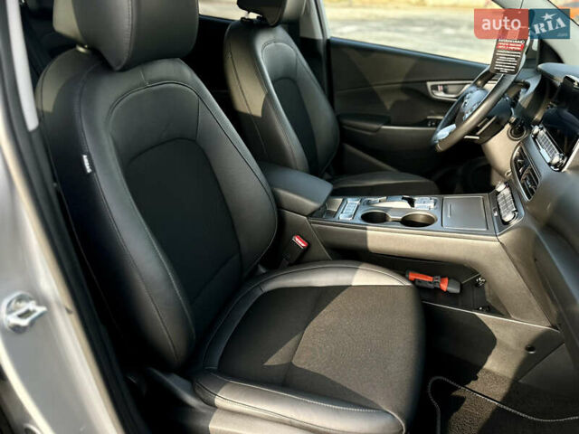 Серый Хендай Kona, объемом двигателя 0 л и пробегом 86 тыс. км за 16000 $, фото 51 на Automoto.ua