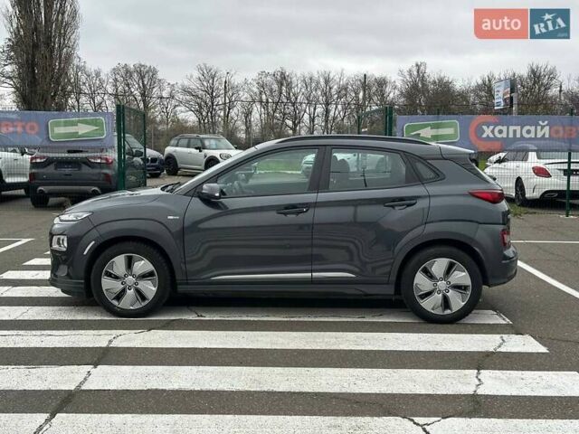 Серый Хендай Kona, объемом двигателя 0 л и пробегом 95 тыс. км за 17200 $, фото 8 на Automoto.ua