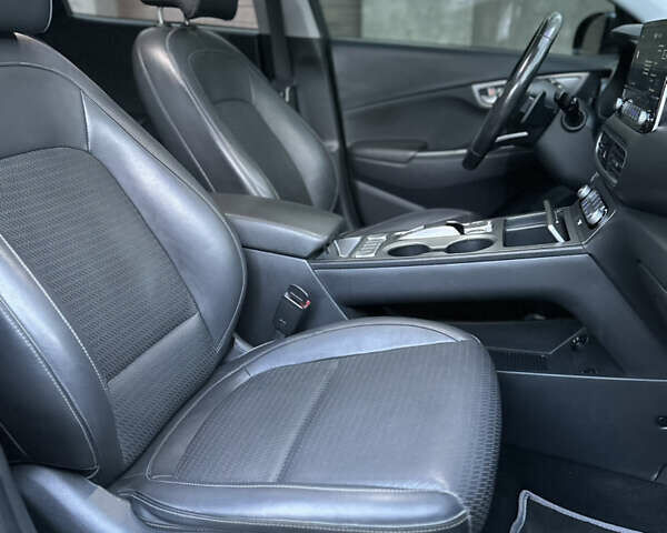 Серый Хендай Kona, объемом двигателя 0 л и пробегом 137 тыс. км за 17500 $, фото 77 на Automoto.ua