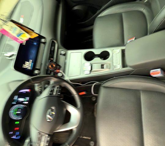 Серый Хендай Kona, объемом двигателя 0 л и пробегом 123 тыс. км за 19000 $, фото 3 на Automoto.ua