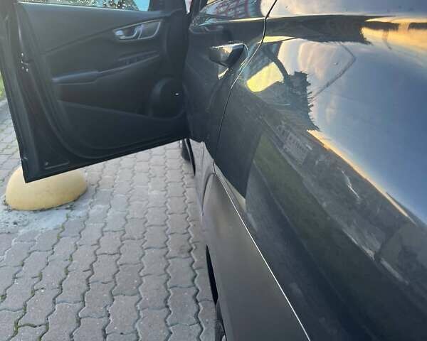 Сірий Хендай Kona, об'ємом двигуна 0 л та пробігом 50 тис. км за 17800 $, фото 10 на Automoto.ua